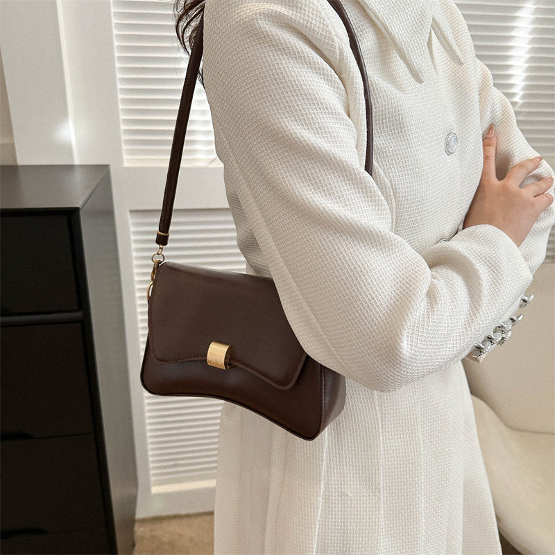 Damen elegante Umhängetasche mit goldener Verschlussmechanik Nord Taschen