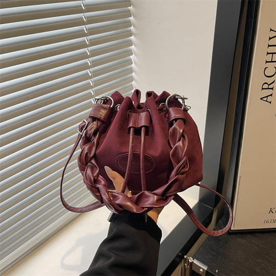 Damen Beuteltasche aus weichem Wildleder mit geflochtenem Design Nord Taschen