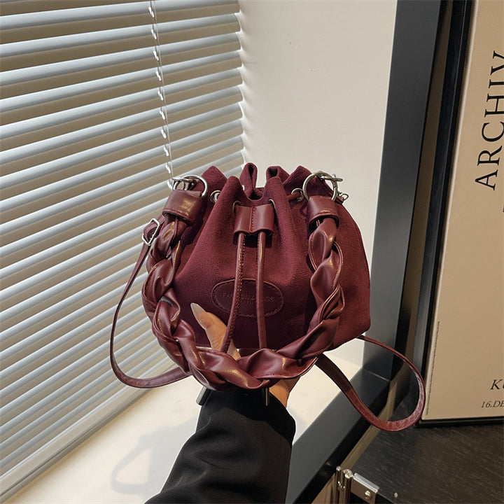 Damen Beuteltasche aus weichem Wildleder mit geflochtenem Design Nord Taschen