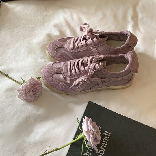 Damen Freizeitsneaker mit weichem Veloursleder und detailreicher Schnürung