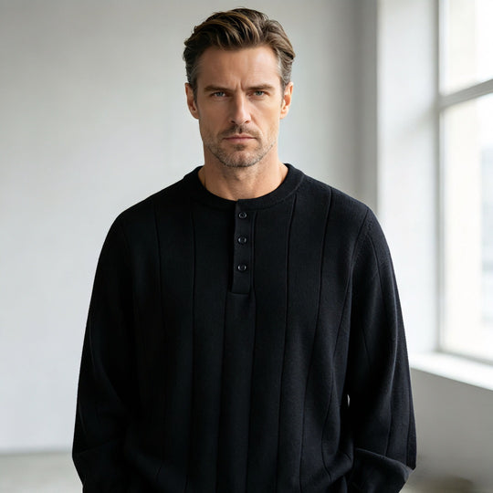 Unisex Oversized Strukturierter Henley-Strickpullover mit vertikaler Rippenstruktur und halber Knopfleiste Nord Taschen