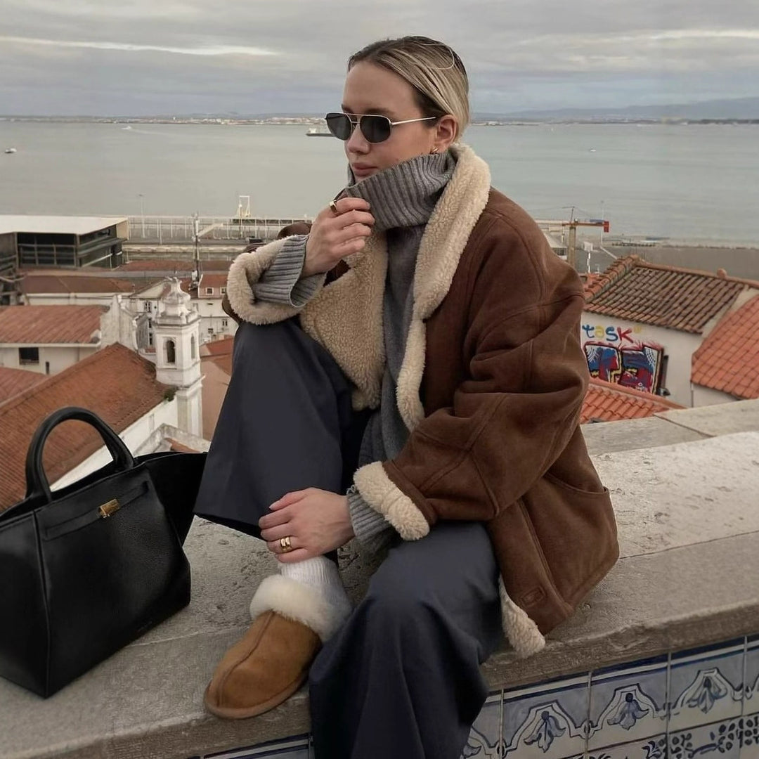 Damen Oversized Kurzjacke aus Wildlederoptik mit Teddyfutter und großem Reverskragen Nord Taschen