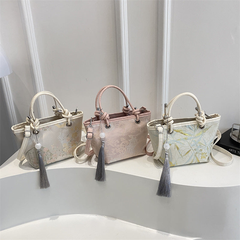 Damen elegante Umhängetasche mit floralem Design und kunstvollen Details Nord Taschen