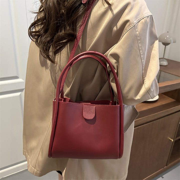 Damen elegante Mini-Handtasche mit praktischem Klappverschluss Nord Taschen