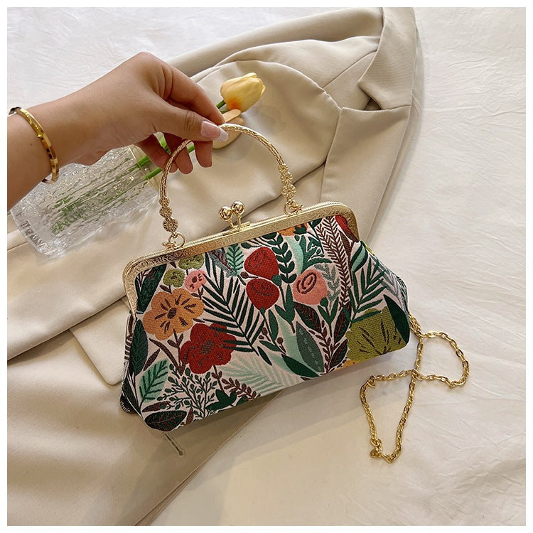 Damen Clutch-Tasche mit floralem Design und goldenen Akzenten Nord Taschen