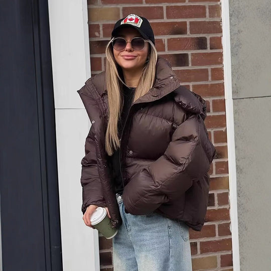 Damen Kurze Voluminöse Steppjacke mit hohem Schlauchkragen und Kapuze Nord Taschen