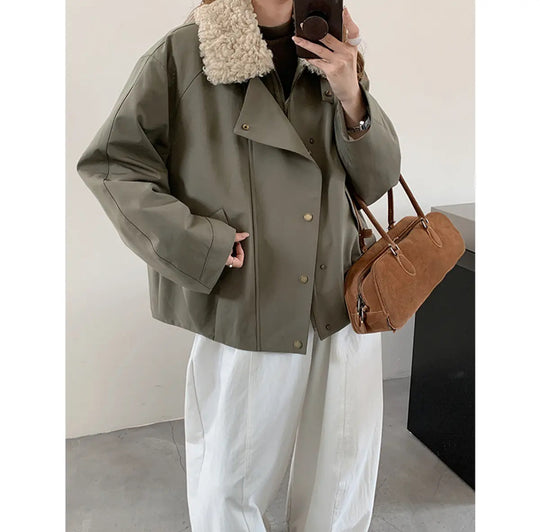 Damen Kurze Oversize-Bomberjacke mit Teddykragen und Druckknopfdetails Nord Taschen