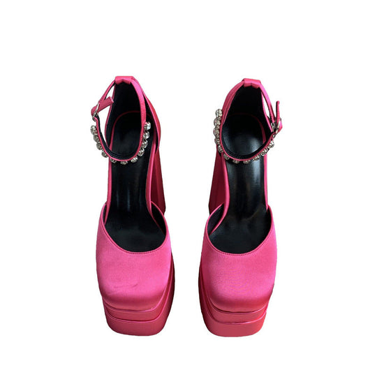 Damen Plateau-Pumps mit elegantem Plateau und goldenen Details Nord Taschen