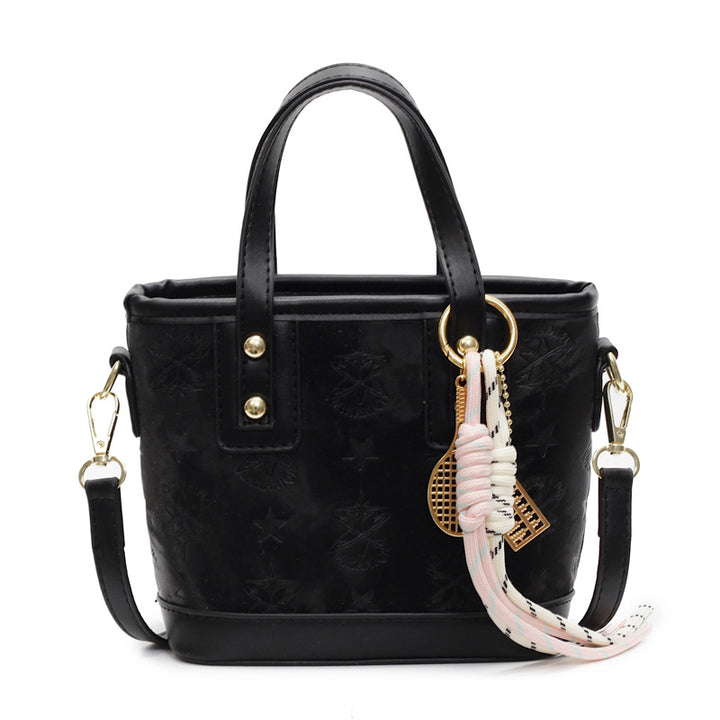 Damen Mini-Tasche im verspielten Design mit dekorativen Anhänger | Nord Taschen