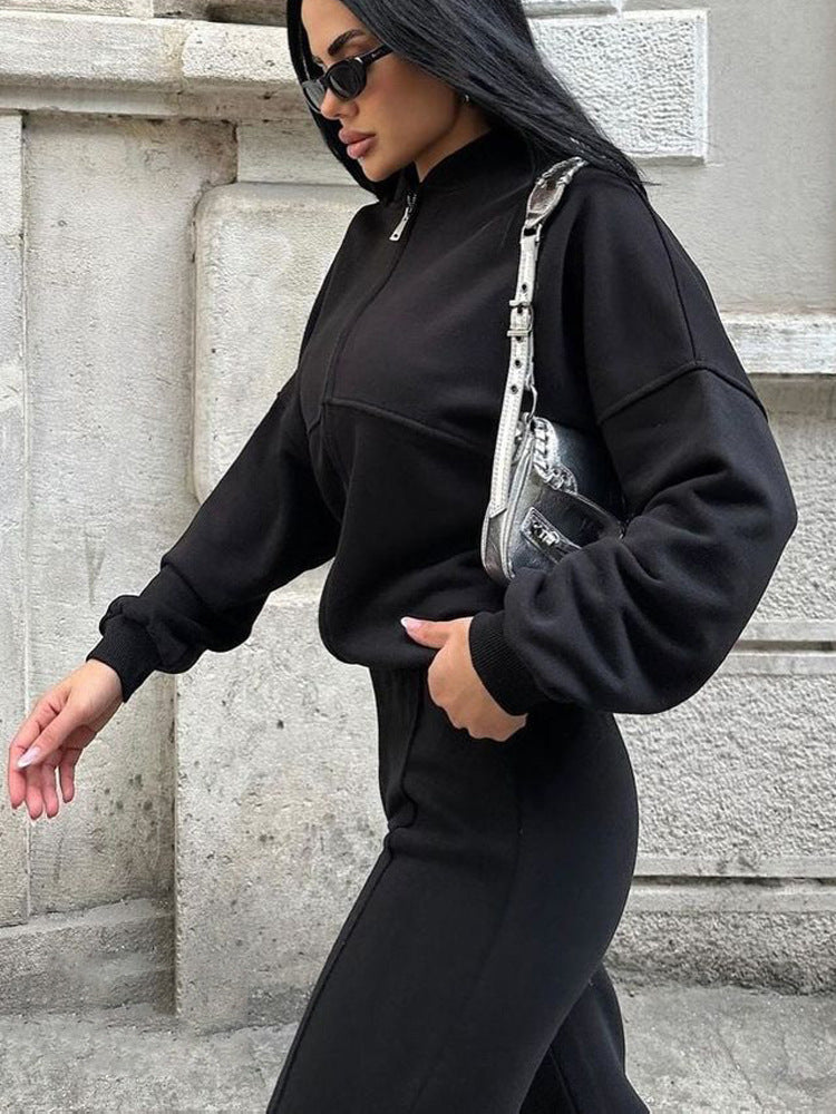 Damen sportive Oversize-Fleecejacke mit diagonaler Reißverschluss-Optik und weit geschnittener High-Waist-Jogginghose Nord Taschen