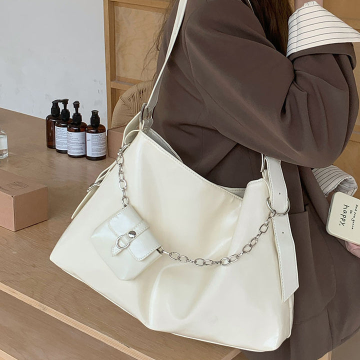 Damen Hobo-Tasche mit elegantem Kettendetail und praktischem Klappenverschluss Nord Taschen