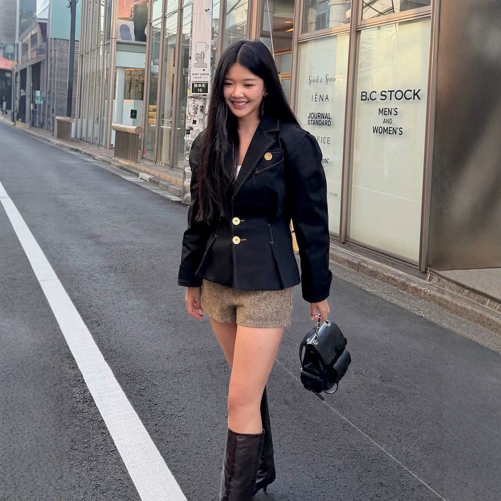 Damen Taillierter Blazer mit dekorativen Ziernähten und goldenen Schmuckknöpfen Nord Taschen