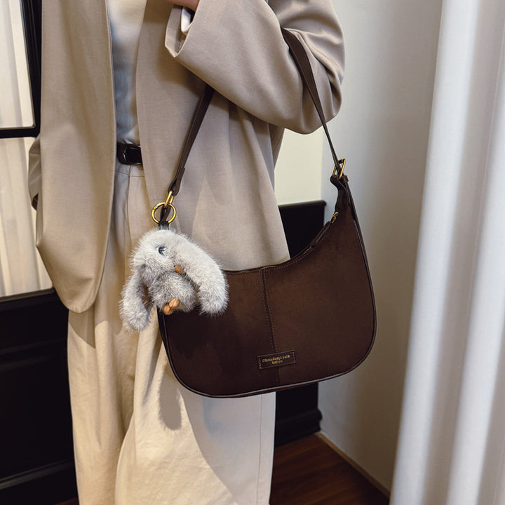 Damen modische Schultertasche mit flauschigem Anhänger Nord Taschen
