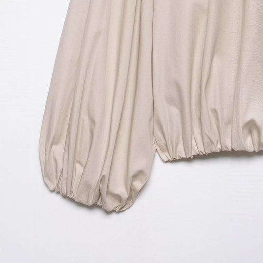 Damen Schluppenbluse im Cropped‑Boxy‑Schnitt mit Ballonärmeln und kontrastierter Schluppenblende Nord Taschen