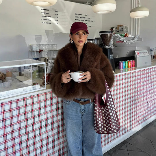 Damen Kurzmantel aus veganem Hochflor-Fauxfur mit Oversize-Schalkragen Nord Taschen