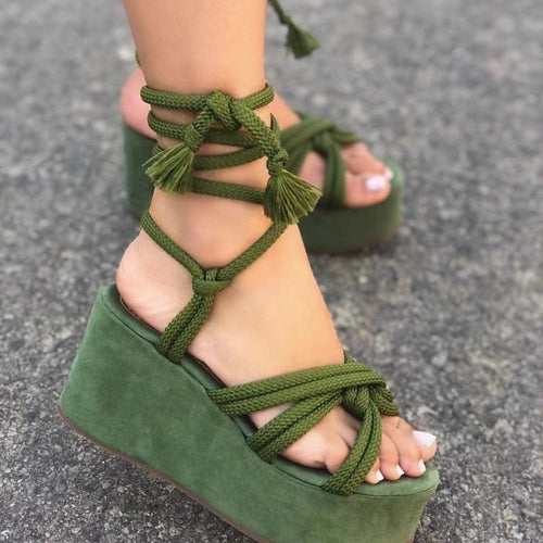 Damen Wedge-Sandalen mit geflochtenem Riemendesign und komfortabler Plateau-Sohle Nord Taschen