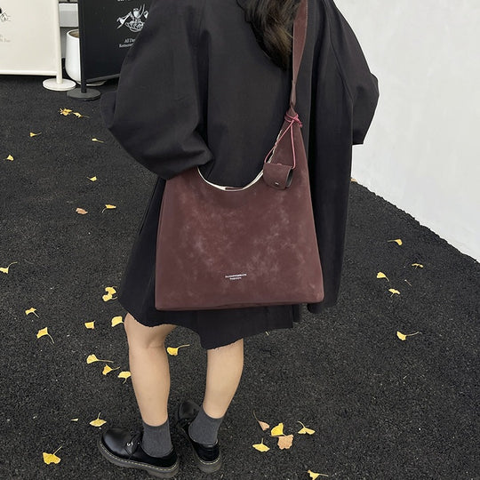 Damen trendige Hobo-Tasche mit eleganten Akzenten Nord Taschen