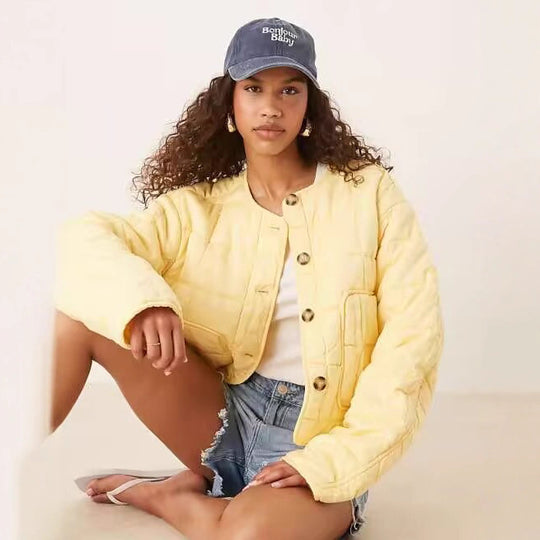 Damen Leichte gesteppte Kurzjacke mit Rundhalsausschnitt und aufgesetzten Taschen Nord Taschen