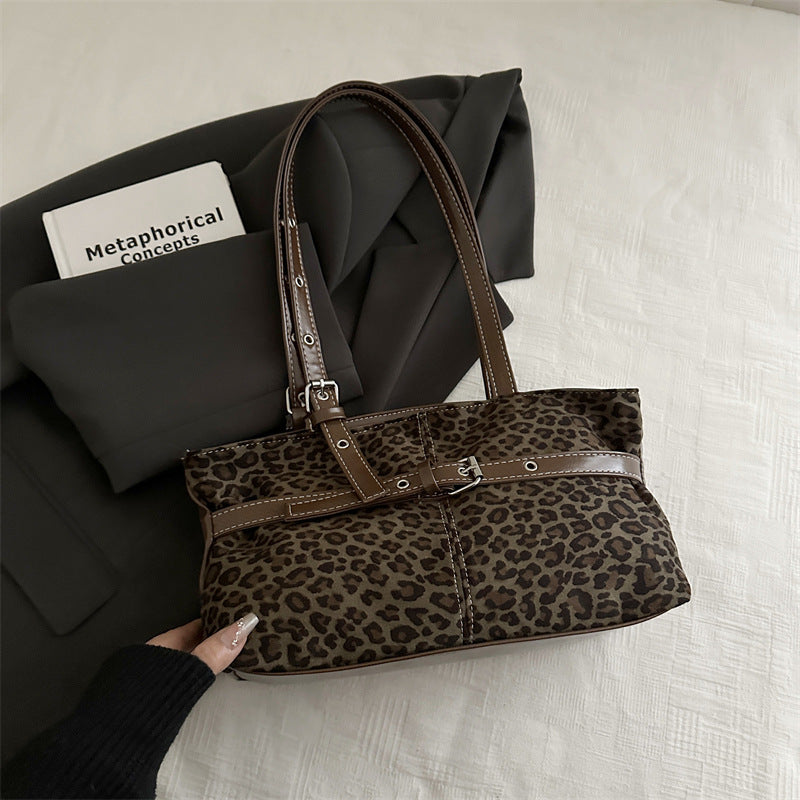 Damen Hobo-Tasche mit elegantem Leo-Design und praktischen Fächern Nord Taschen