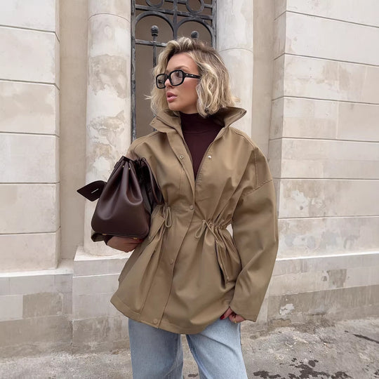 Damen Kurzparka mit Taillenzug und hohem Kragen Nord Taschen