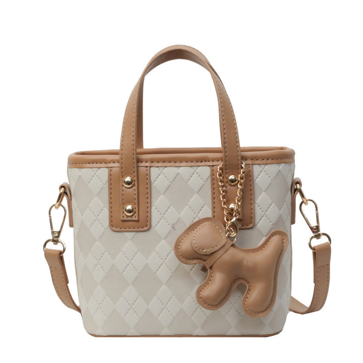 Damen modische Handtasche mit einzigartigem Querdesign und charmantem Tieranhänger Nord Taschen
