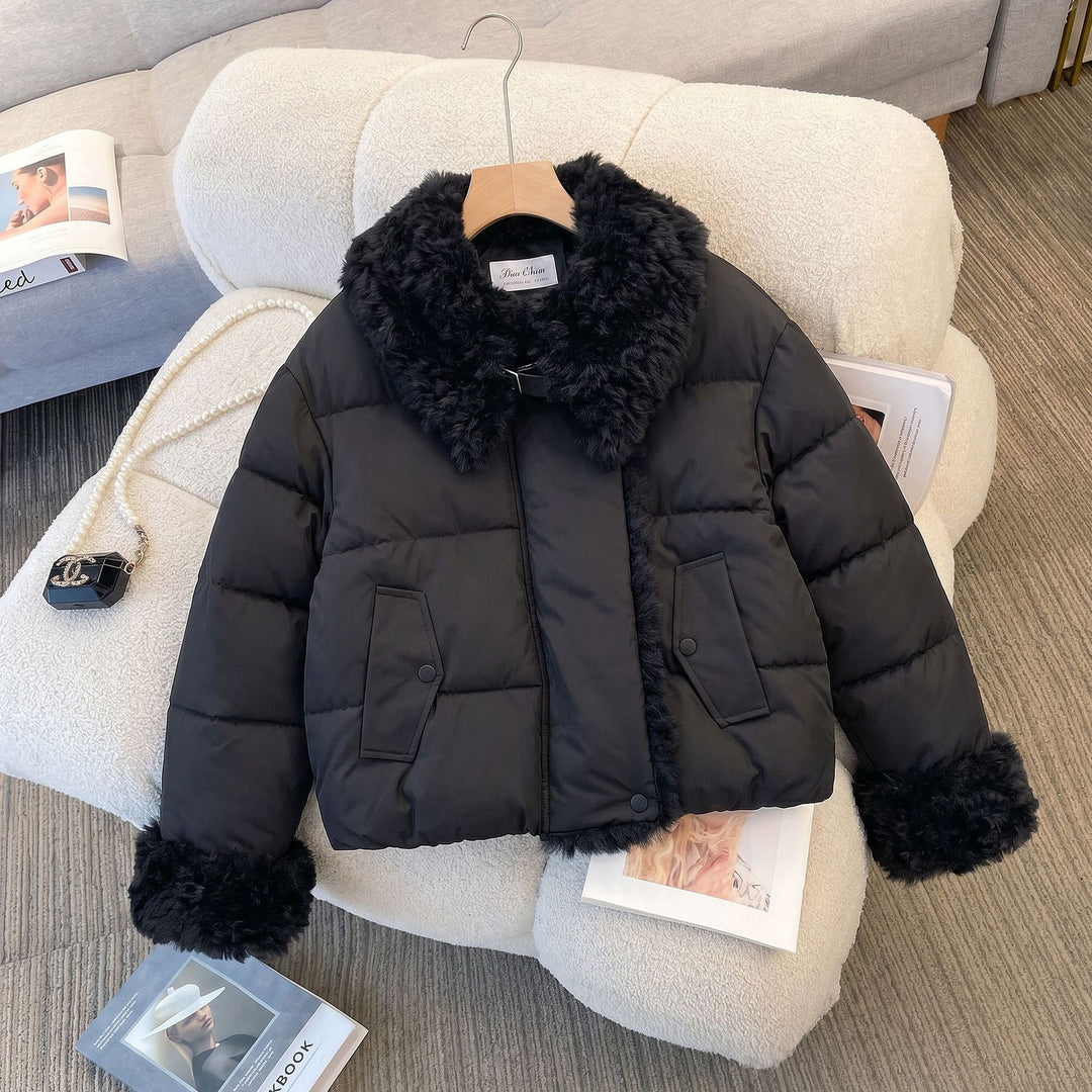 Damen nan wattierte Kurzjacke mit voluminösem Kunstfellkragen und Bommelbändern Nord Taschen