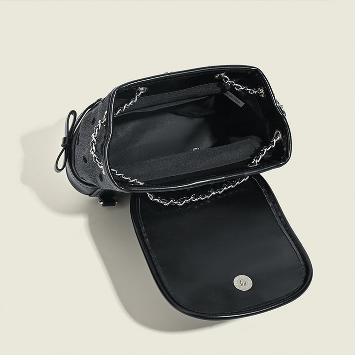 Damen Rucksacktasche mit romantischem Herzmotiv und hochwertigen Details Nord Taschen