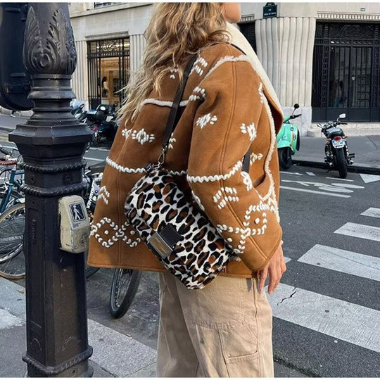 Damen Kurze Velourslederjacke mit Teddyfutter und Zierstickerei Nord Taschen