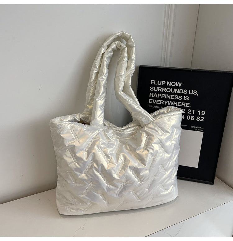 Damen praktische und stylische Tragetasche mit moderner Steppung Nord Taschen