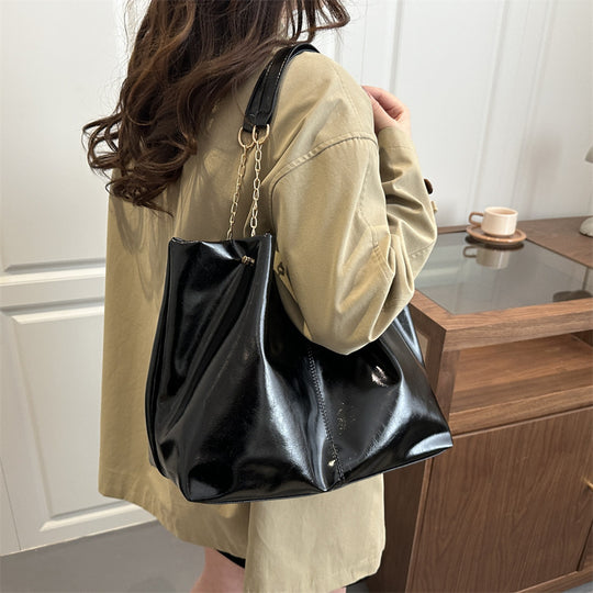 Damen elegante Shopper-Tasche mit luxuriösen Kettenverzierungen Nord Taschen