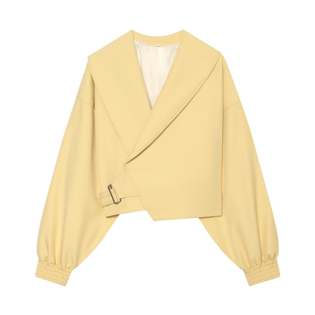 Damen Kurze Wickeljacke mit weitem Schalkragen, taillierendem Schnallenband und Ballonärmeln Nord Taschen