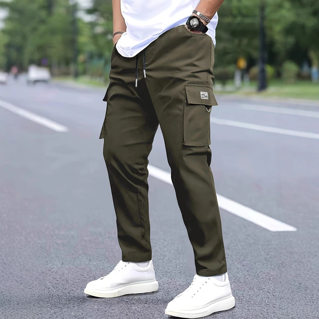 Herren Slim‑Tapered Cargo‑Jogginghose mit Tunnelzugbund, Klappentaschen und Metallringdetail Nord Taschen