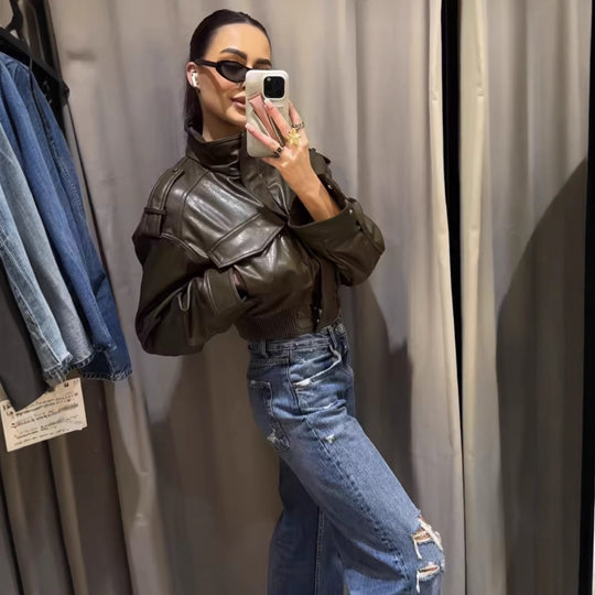 Damen 10+ kurzes Kunstleder‑Bomberjacke im Military‑Look mit Pattentaschen und Stehkragen Nord Taschen