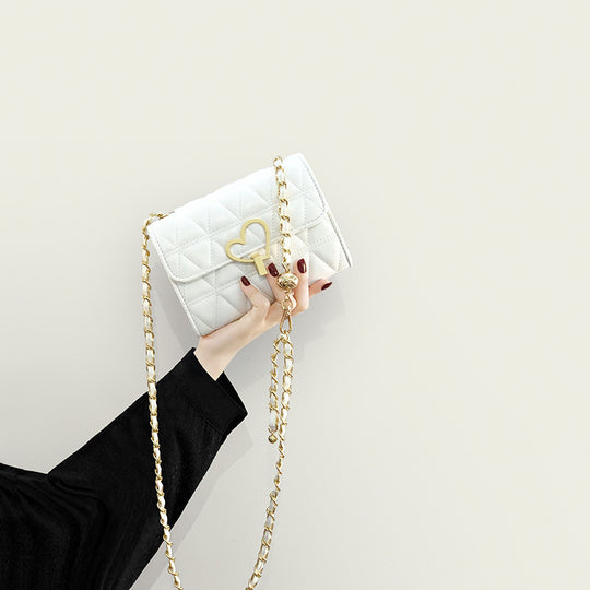 Damen Clutch mit elegantem Herzen-Design und luxuriösem Kettenriemen Nord Taschen