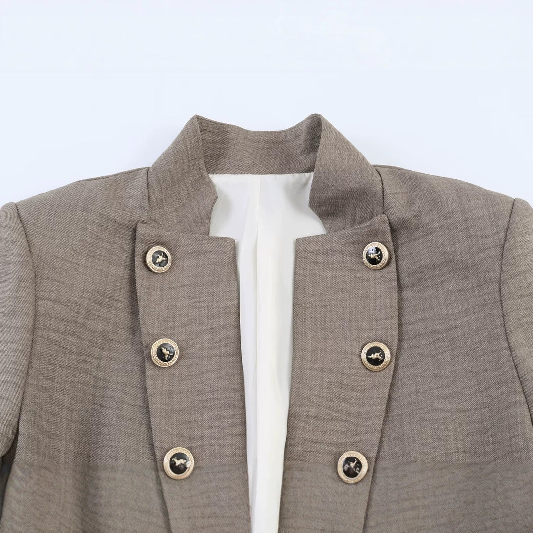 Damen Kurzblazer mit Stehkragen, doppelreihiger Zierknopfleiste und taillierter Silhouette Nord Taschen