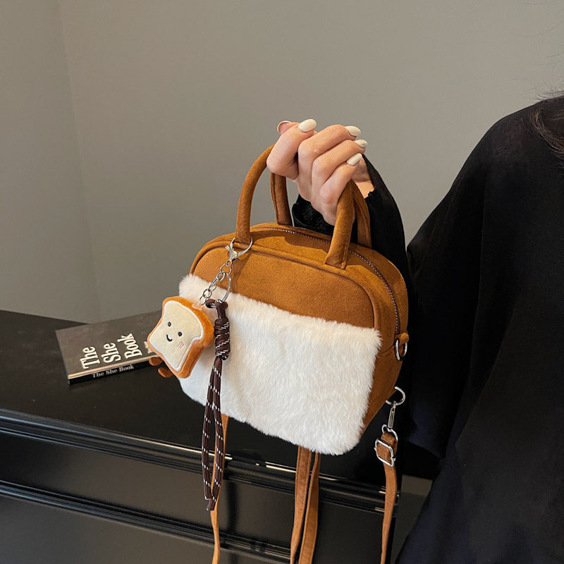 Damen Kuscheltasche mit verspieltem Anhänger Nord Taschen
