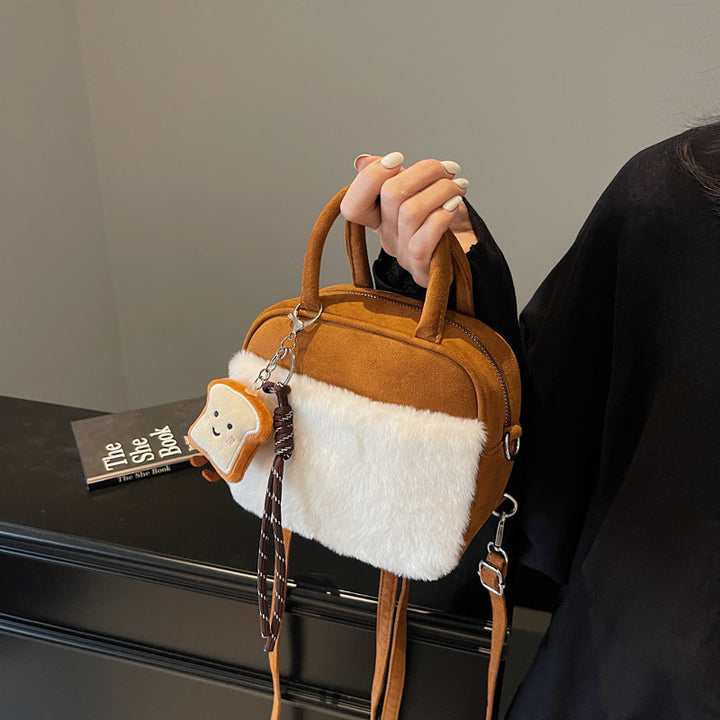 Damen Kuscheltasche mit verspieltem Anhänger Nord Taschen