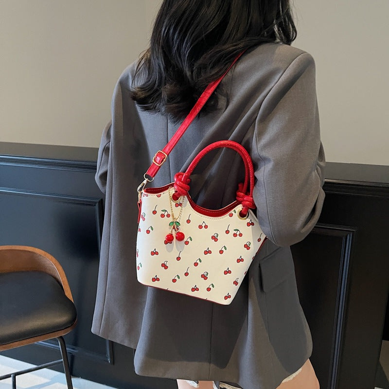 Damen modische Handtasche mit fruchtigem Design und abnehmbarem Anhänger Nord Taschen