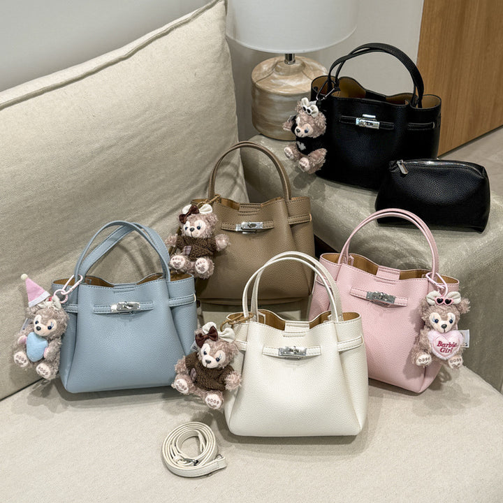 Damen Designer-Handtasche mit süßem Plüschtieranhänger Nord Taschen