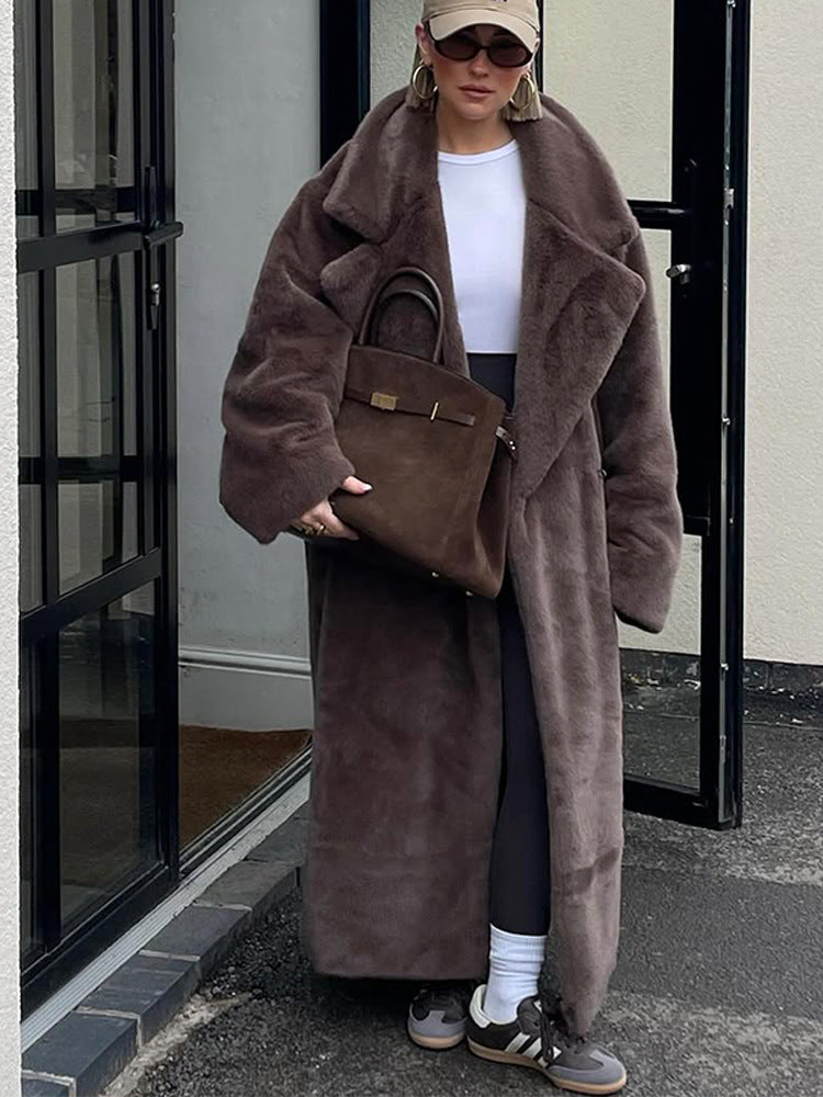Damen Oversize Kunstfell-Maximantel mit weitem Revers Nord Taschen