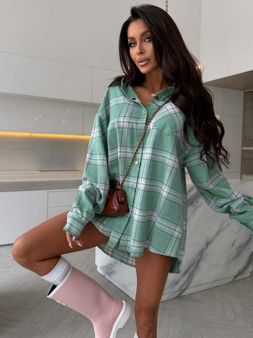 Damen übergroßes Karo-Hemdkleid mit Knopfleiste, Brusttaschen und verlängertem Rückensaum Nord Taschen