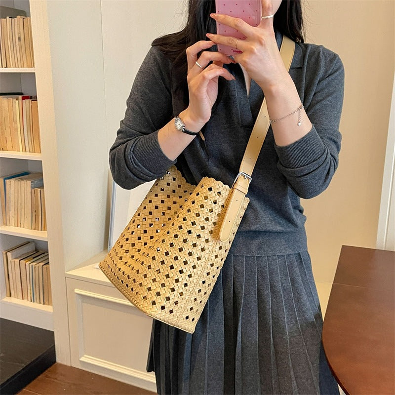 Damen geflochtene Hobo-Tasche aus hochwertigem Kunstleder mit weichem Innenfutter Nord Taschen