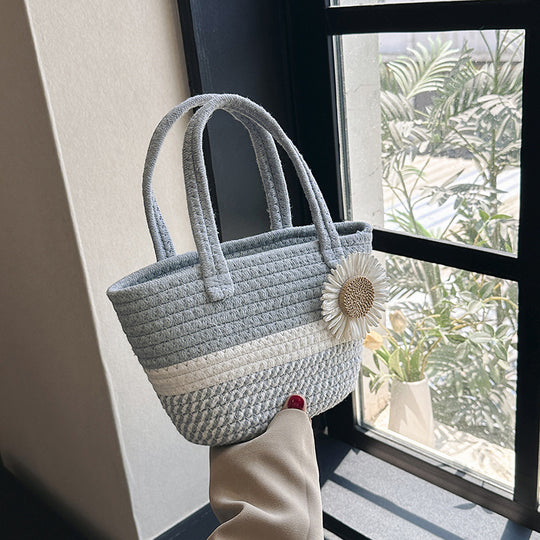 Damen Handtasche aus geflochtenem Naturmaterial mit floralem Detail Nord Taschen