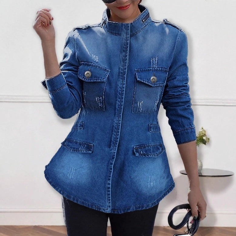 Damen taillierte Denim‑Jacke mit Stehkragen, vier Pattentaschen und leicht ausgestelltem Saum Nord Taschen