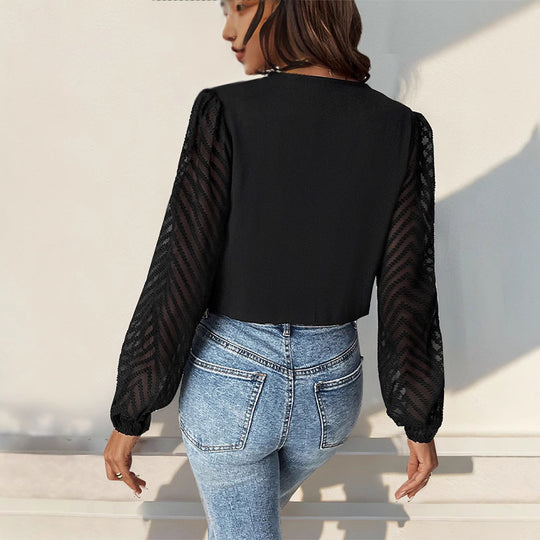 Damen Elegante Wickelbluse mit plissiertem V-Ausschnitt und transparenten Chevron-Ärmeln Nord Taschen