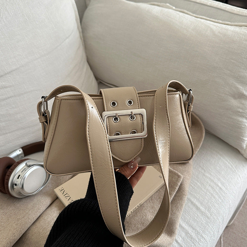 Damen Umhängetasche mit modernem Schnitt und praktischen Details Nord Taschen