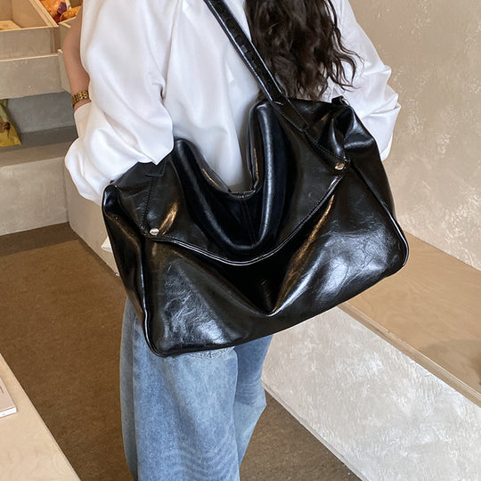 Damen Hobo-Tasche mit modischer Falten-Optik und strukturierten Akzenten Nord Taschen