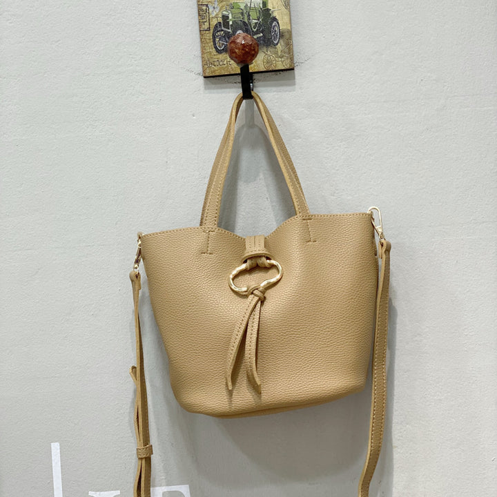 Damen Hobo-Tasche mit modernem Verschluss und praktischem Tragegurt Nord Taschen