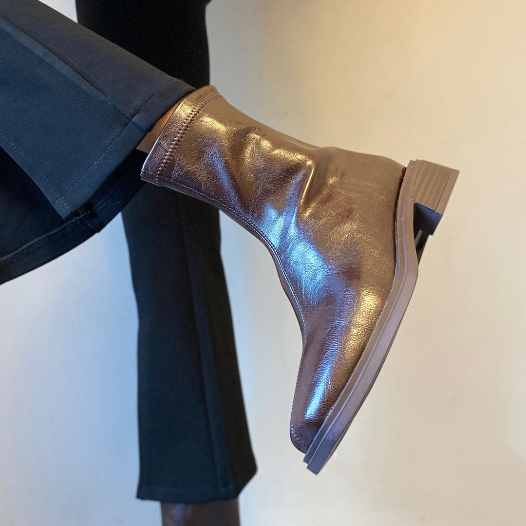 Damen Stiefelette im Reitstiefel‑Look aus softem Glattleder mit quadratischer Kappnaht und gestapeltem Blockabsatz Nord Taschen
