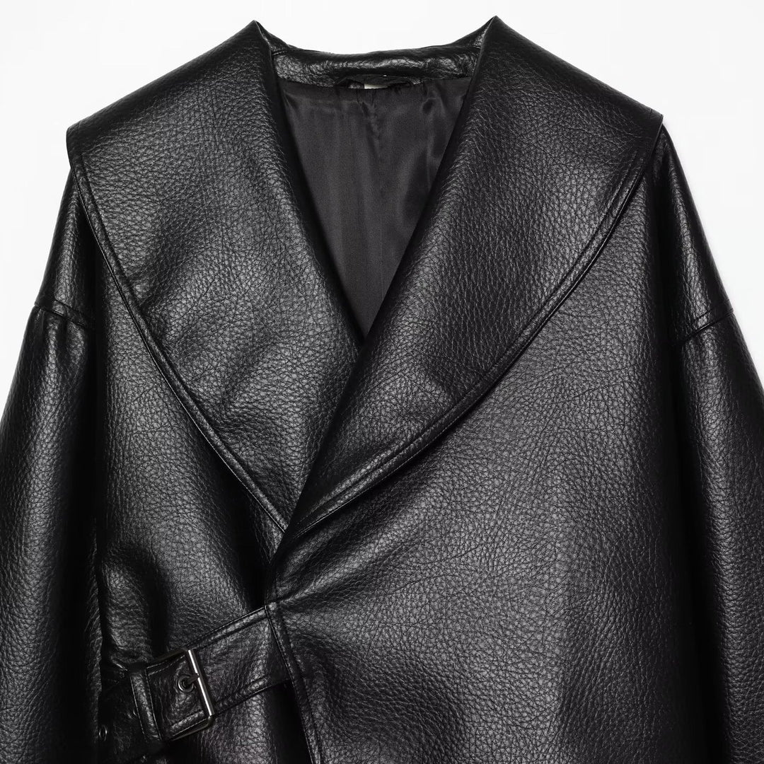 Damen Cropped Lederoptik-Jacke mit übergroßem Schalkragen und taillierendem Schnallenriemen Nord Taschen